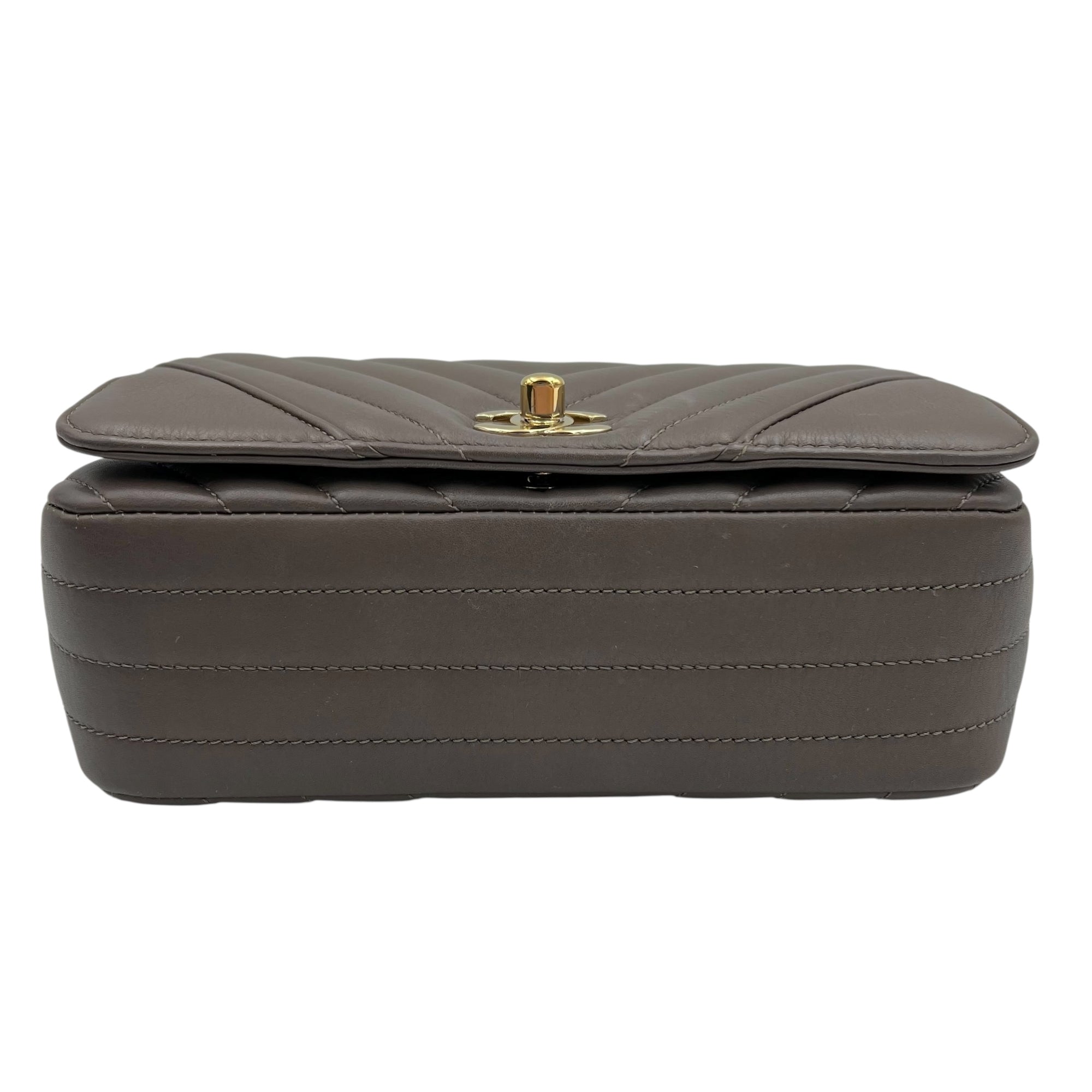 Chanel CC Chevron Brown Shoulder Bag in Calfskin, Gold hardware_5