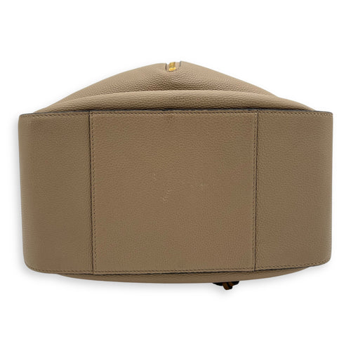Loewe Hammock Shoulder Bag Small Beige in Calfskin, Gold hardware_9