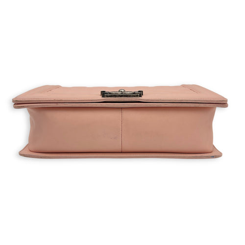 Chanel Boy Medium Pink Shoulder Bag in Calfskin, Ruthenium hardware_7