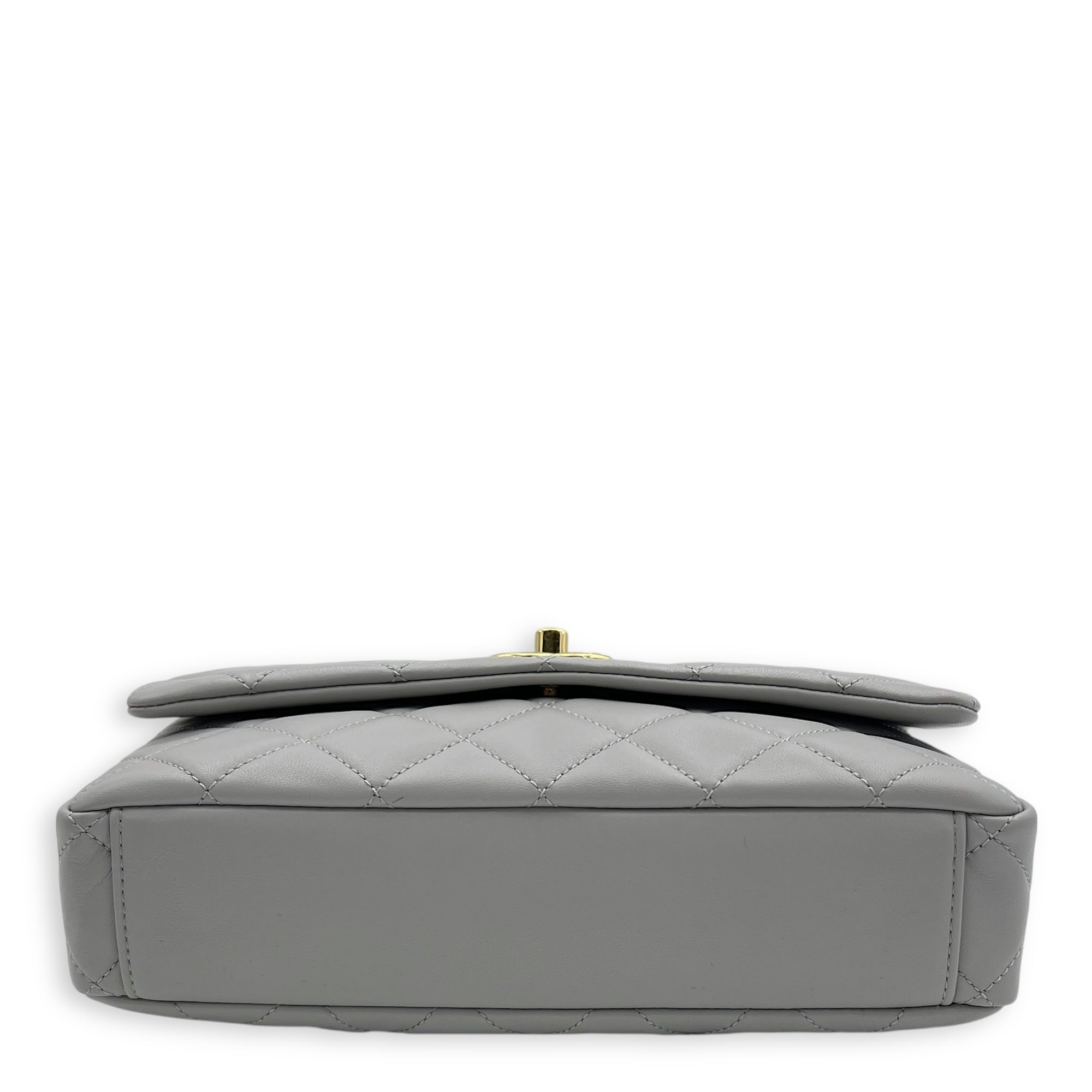 Chanel CC Quilted Grey Shoulder Bag in Lambskin, Gold hardware_5