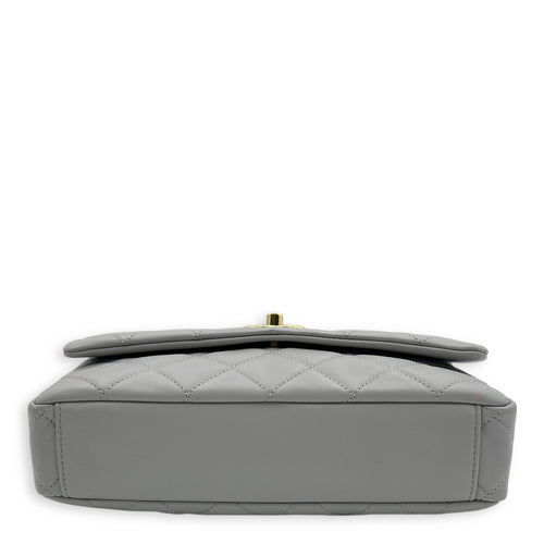 Chanel CC Quilted Grey Shoulder Bag in Lambskin, Gold hardware_5