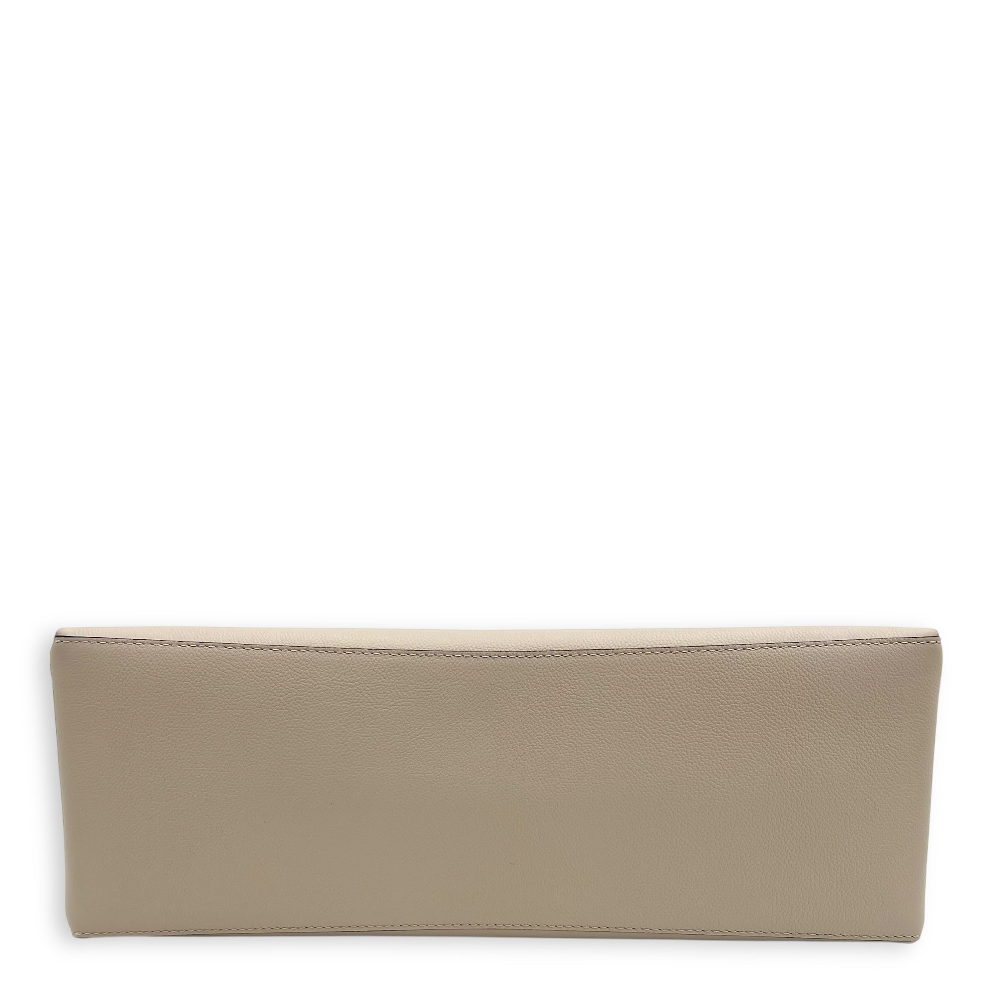 Louis Vuitton Lock Me Beige Tote Bag in Taurillon Leather, Gold hardware_5