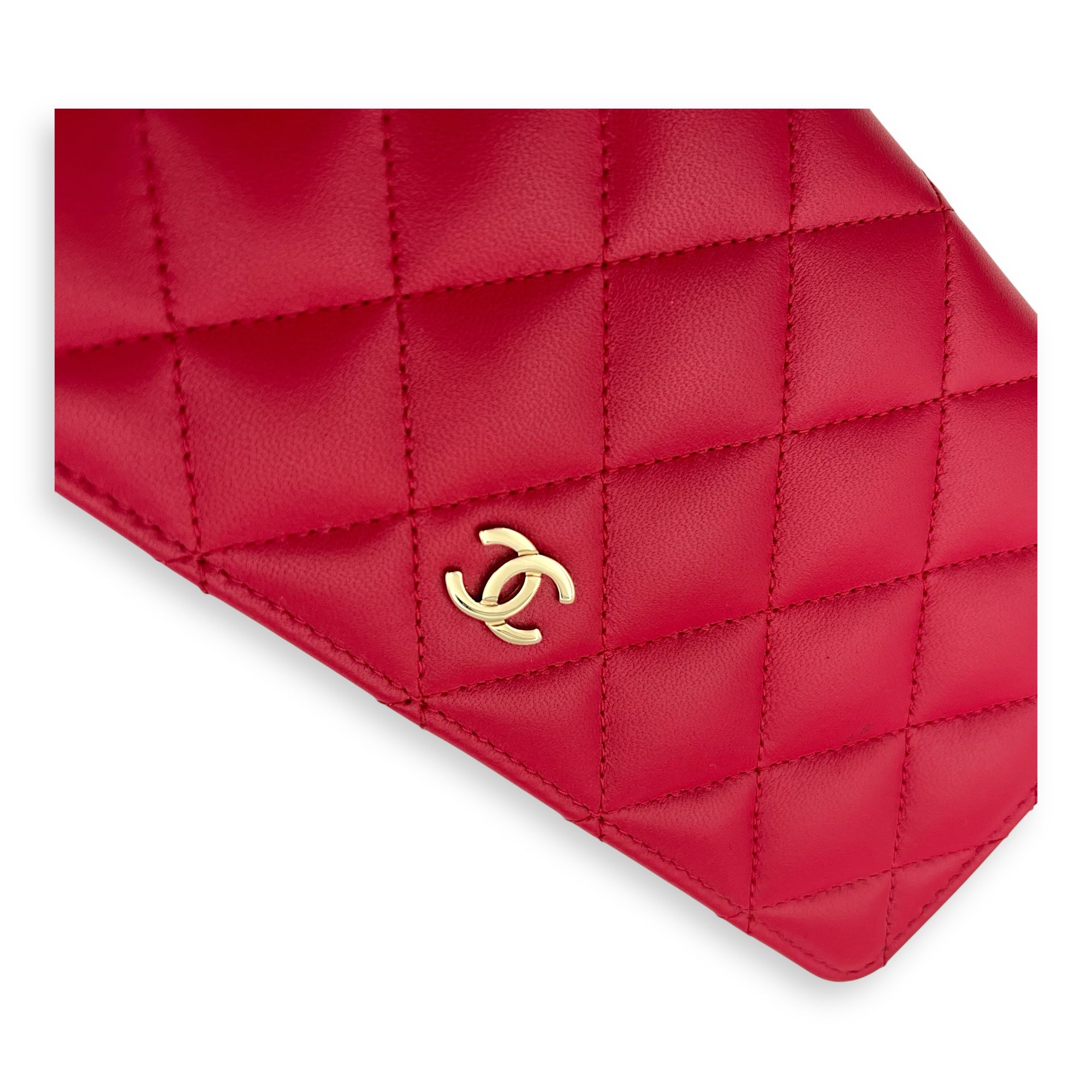 Chanel Classic Wallet Red in Lambskin, Gold hardware_9