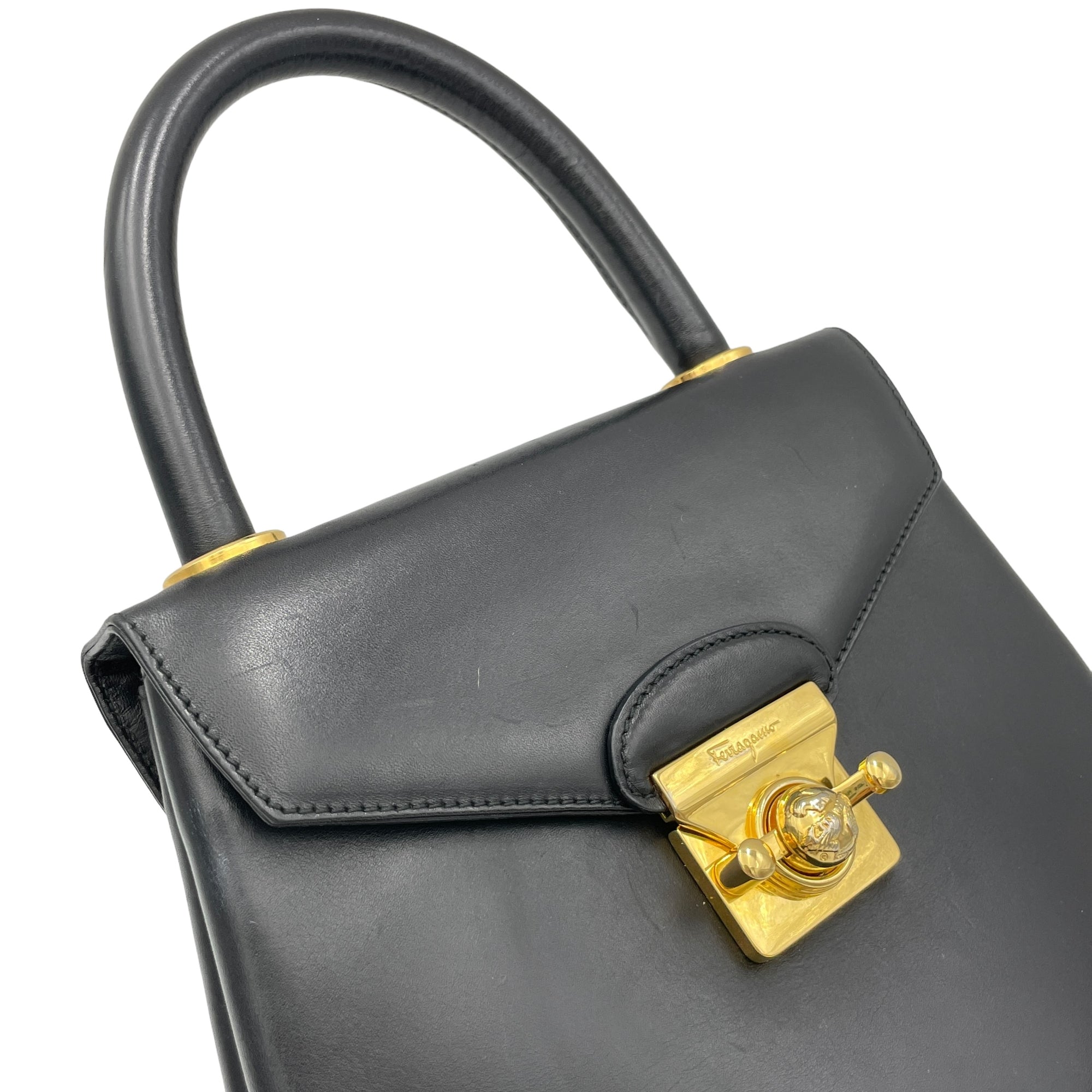 Las mejores S Black Top Handle Bag in Calfskin, Gold hardware