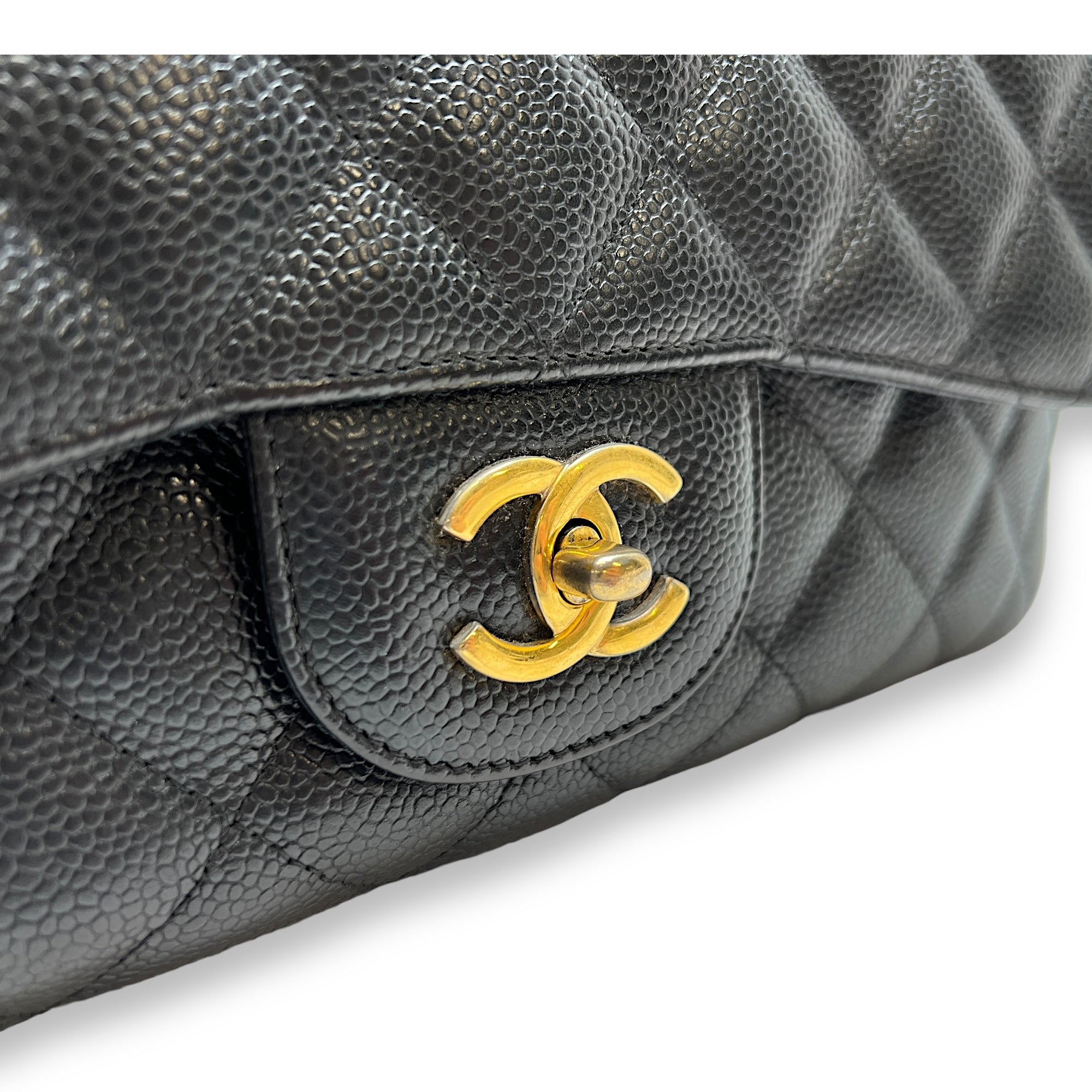 Classic Jumbo Black Shoulder Bag in Caviar Leather, Gold hardware