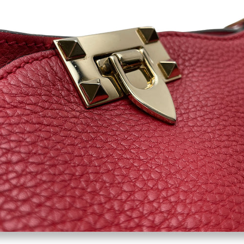 Rockstud Hobo Red Shoulder Bag in Calfskin, Gold hardware