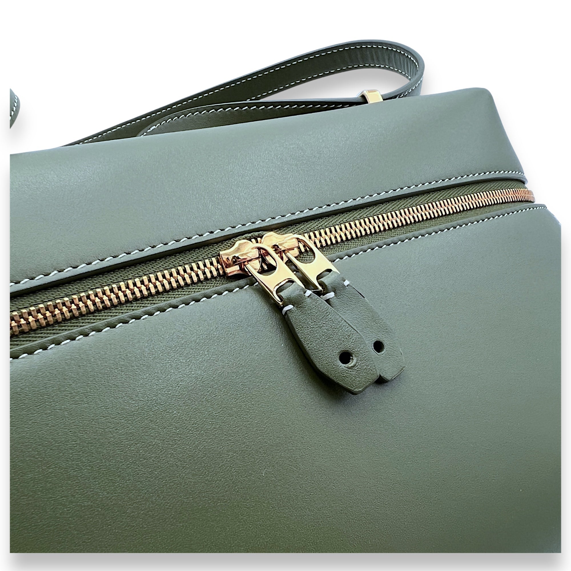 Extra Bag L27 Shoulder Bag Green in Calfskin, Gold hardware