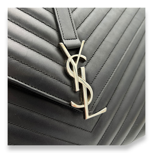 Envelope Shoulder Bag Black in Calfskin, Silver hardware