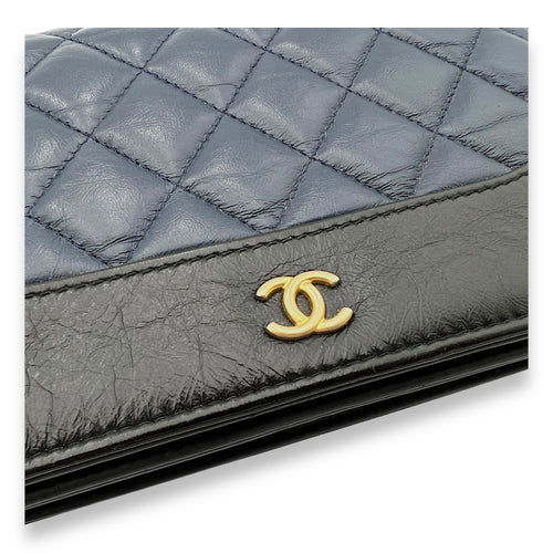 Gabrielle Blue Wallet On Chain in Calfskin, Gold hardware