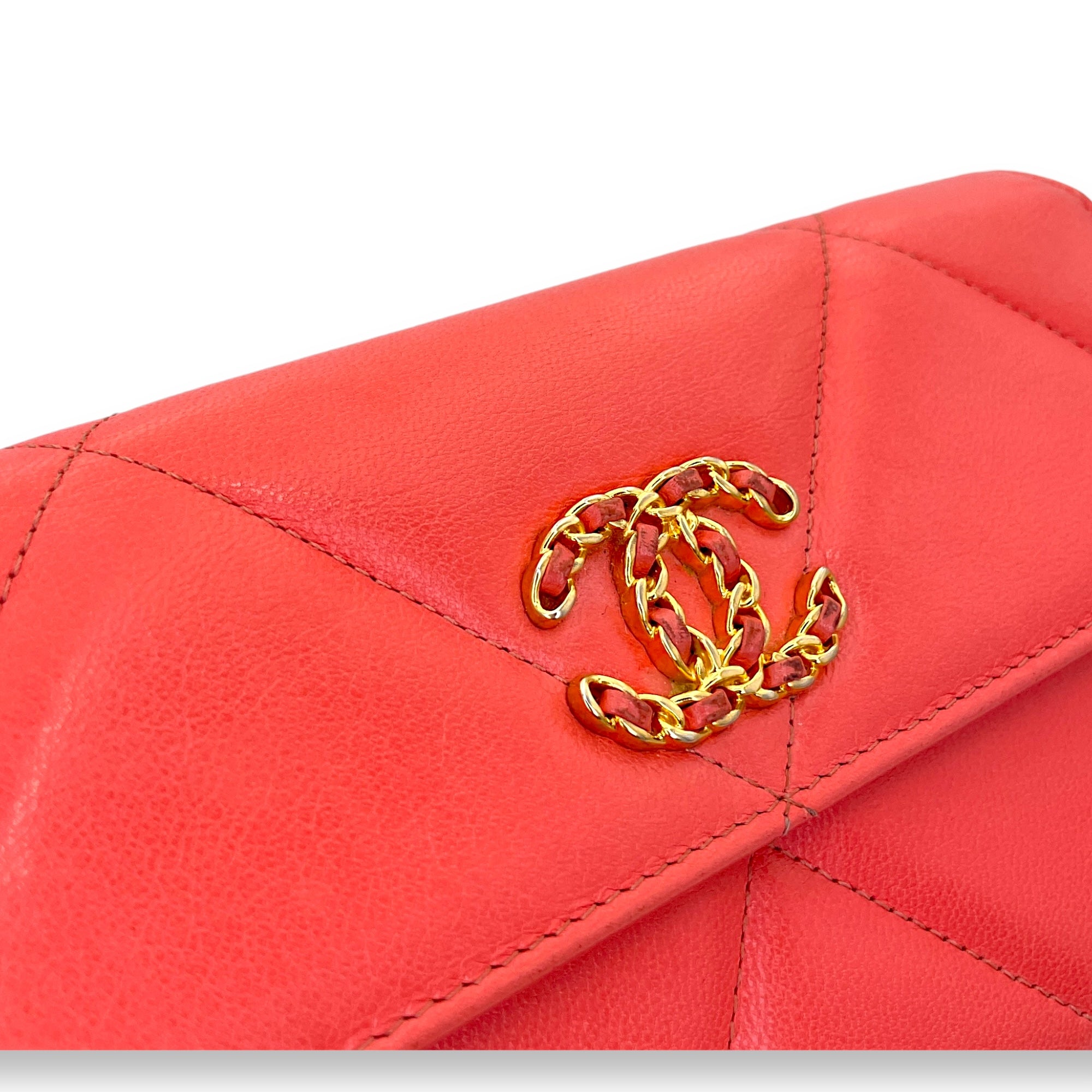 C19 Wallet Coral in Goat Leather, Gold hardware