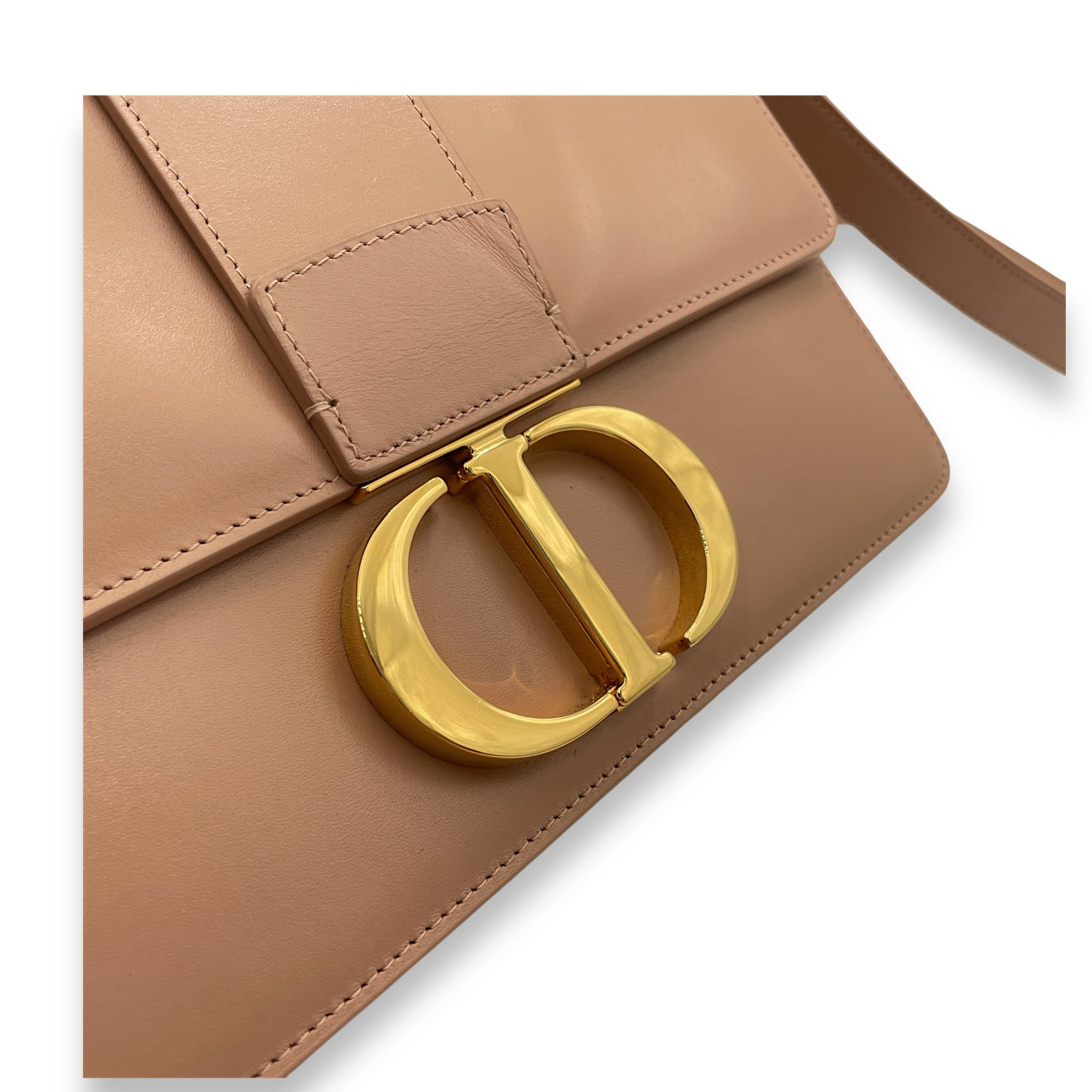 30 Montaigne Shoulder bag in Calfskin, Gold Hardware