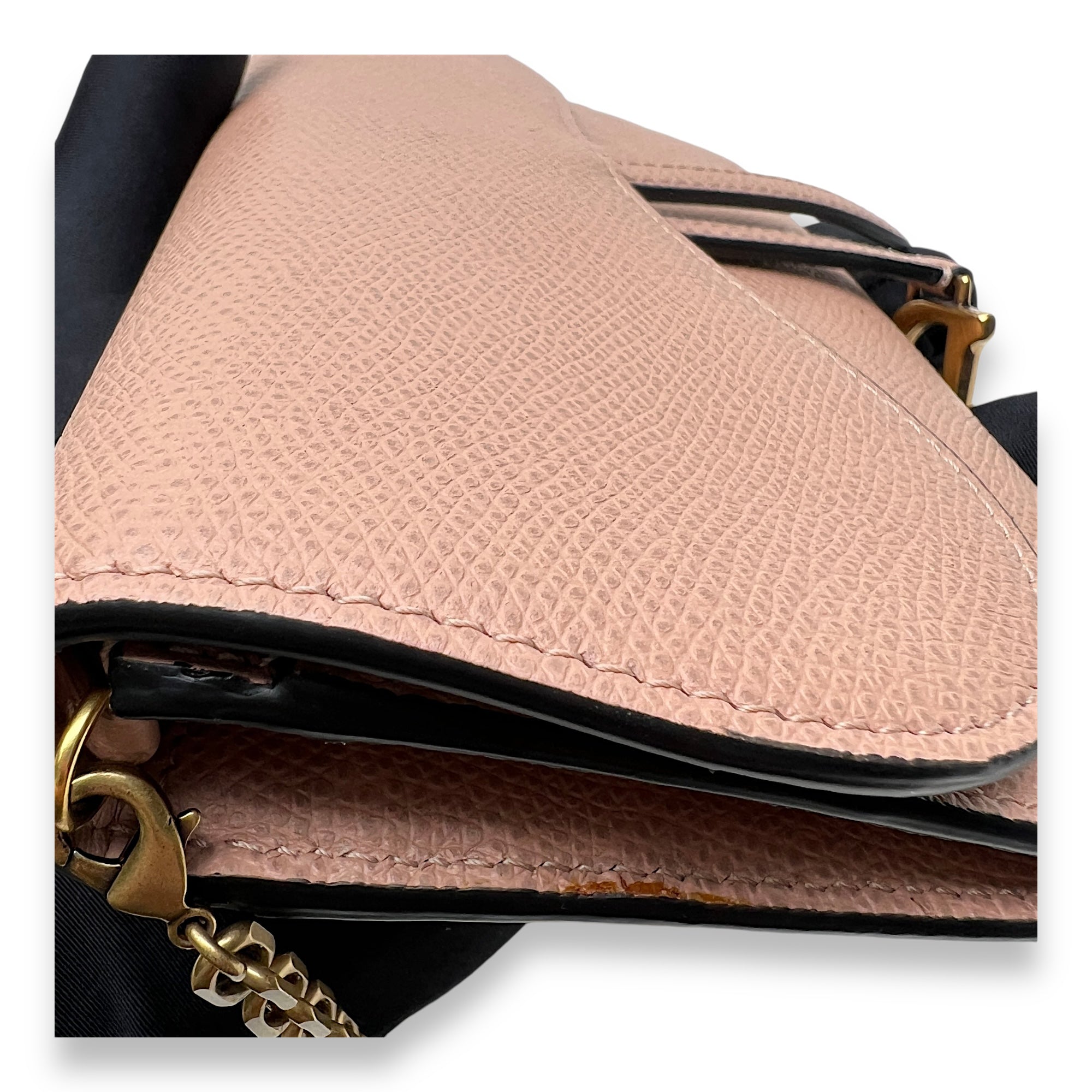 Saddle Beige Wallet On Chain in Calfskin, Gold hardware