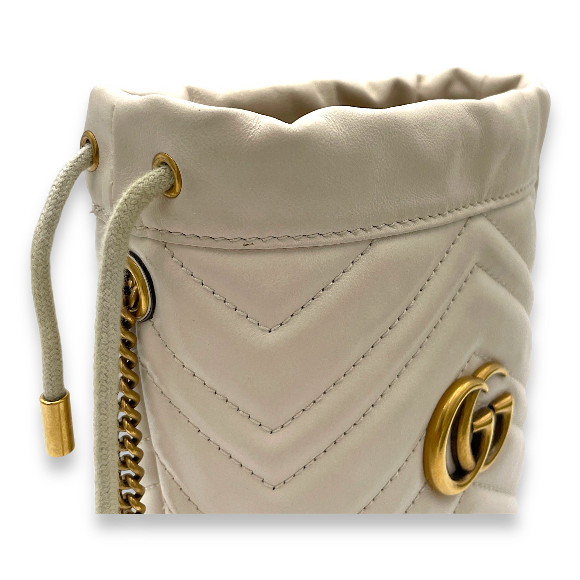 Marmont Bucket bag in Calfskin, Gold Hardware