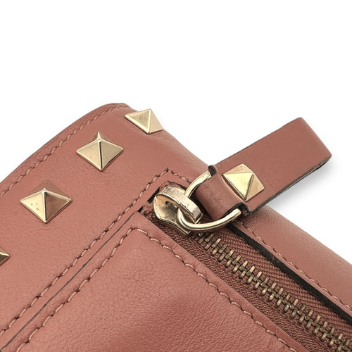 Rockstud Brown Wallet On Chain in Calfskin, Gold hardware