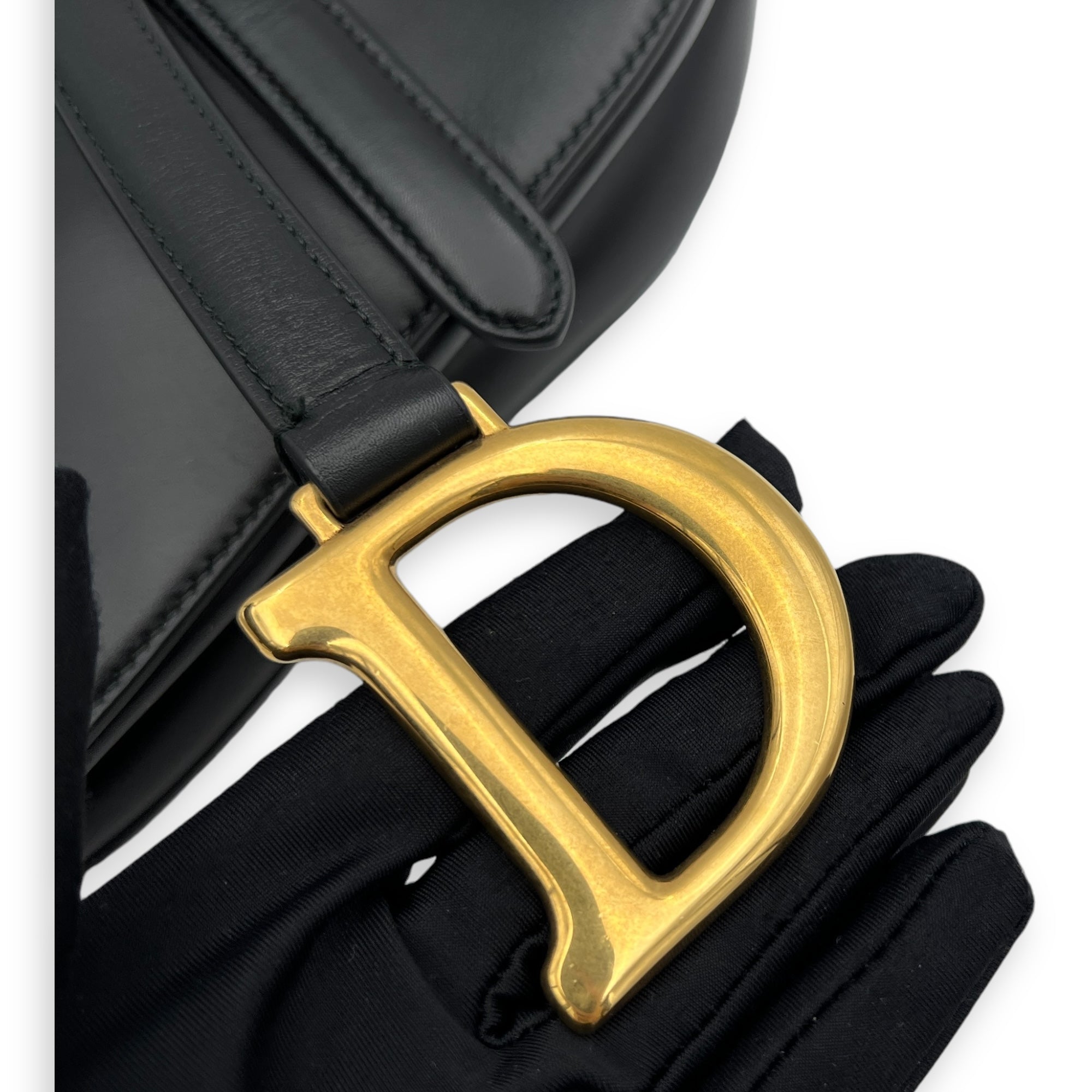 Saddle Medium Black Top Handle Bag in Calfskin, Gold hardware