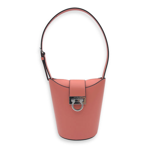 Salvatore Ferragamo Trifolio Shoulder Bag Coral in Calfskin, Silver hardware_7