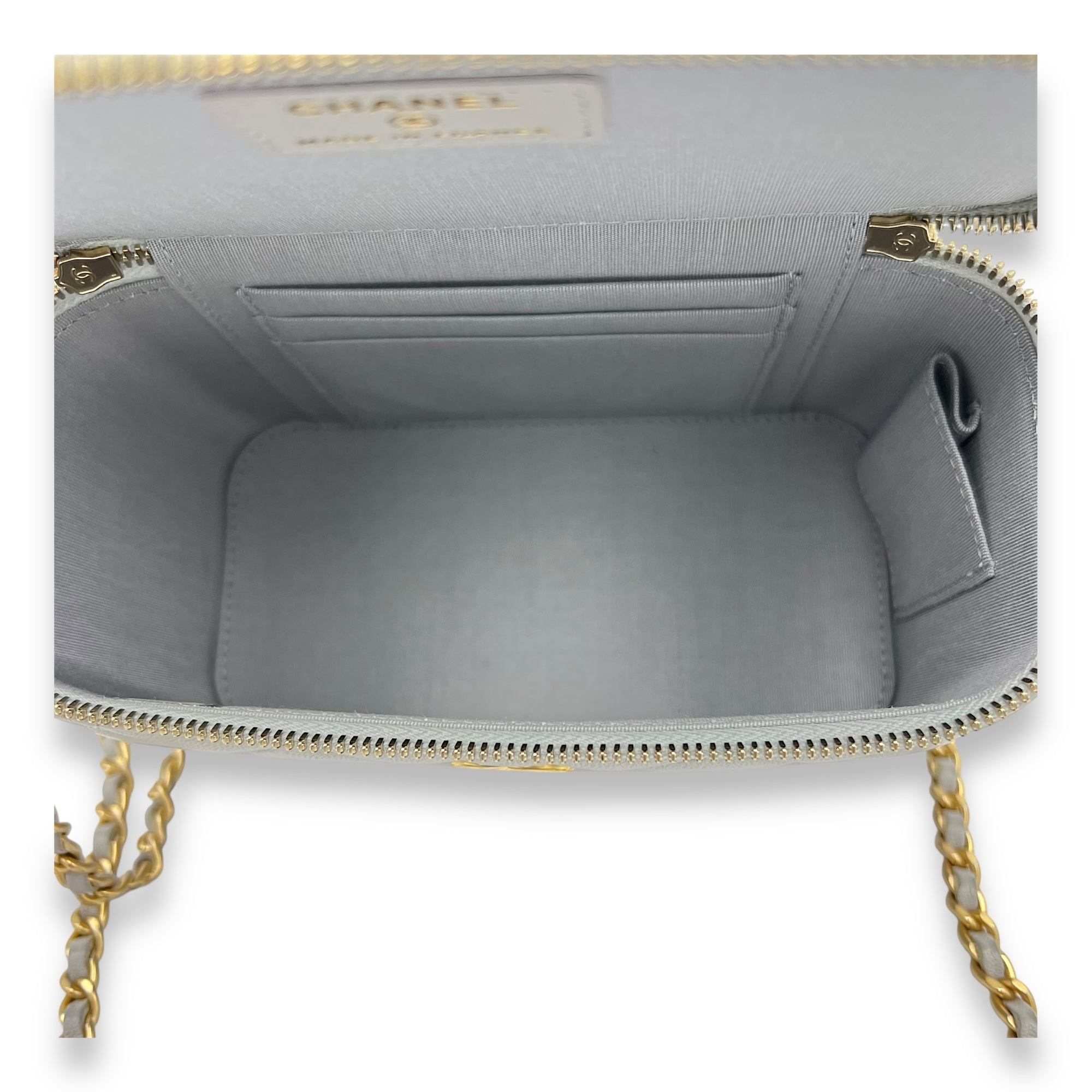 Chanel CC Vanity Bag Grey in Lambskin, Gold hardware_6