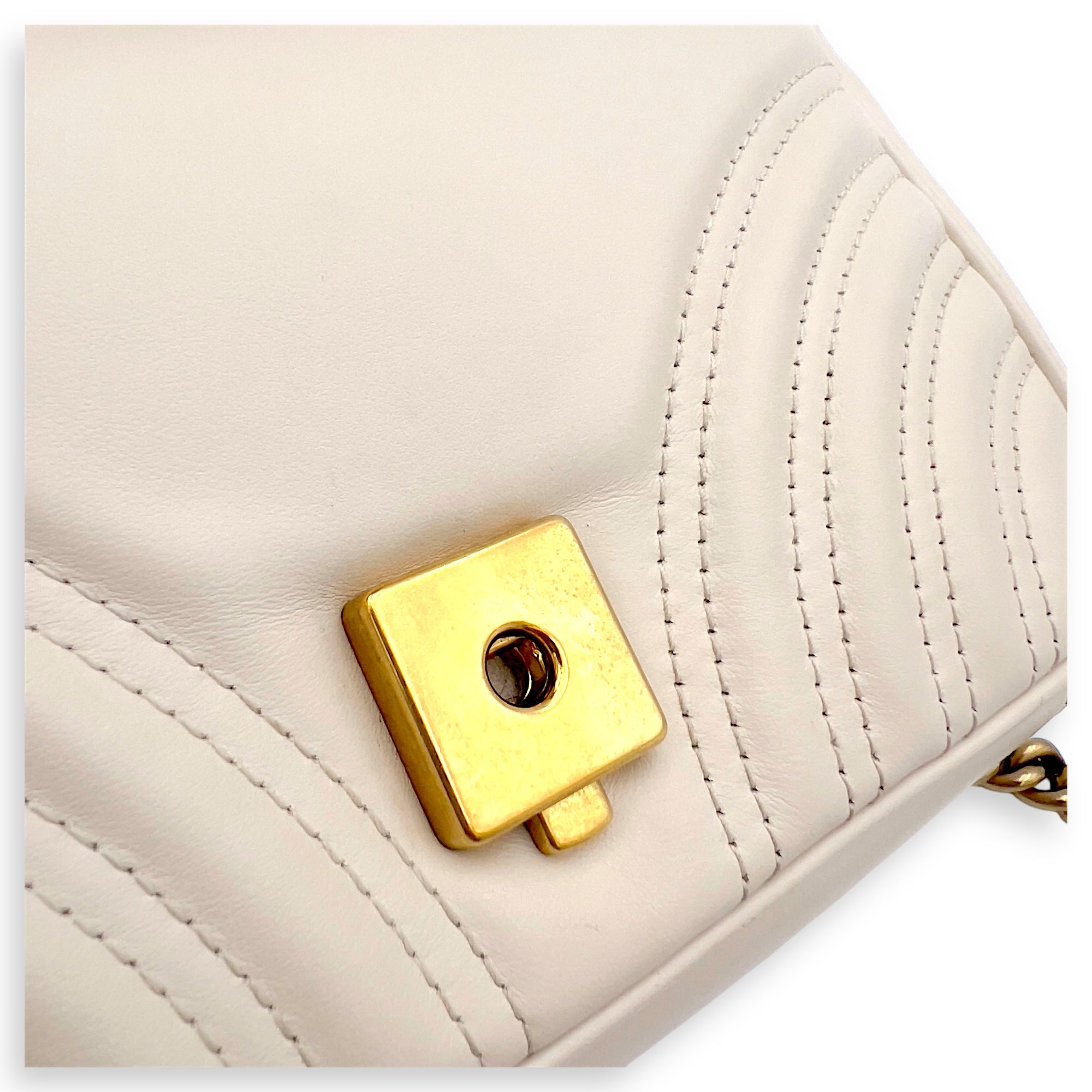 Gucci GG Marmont Shoulder Bag Mini White in Calfskin, Gold hardware_7