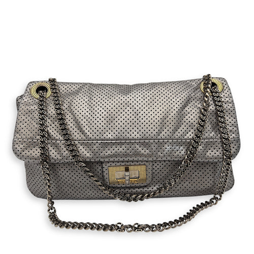 Chanel 2.55 Silver Shoulder Bag in Perforated Calfskin, Mixed hardware_8