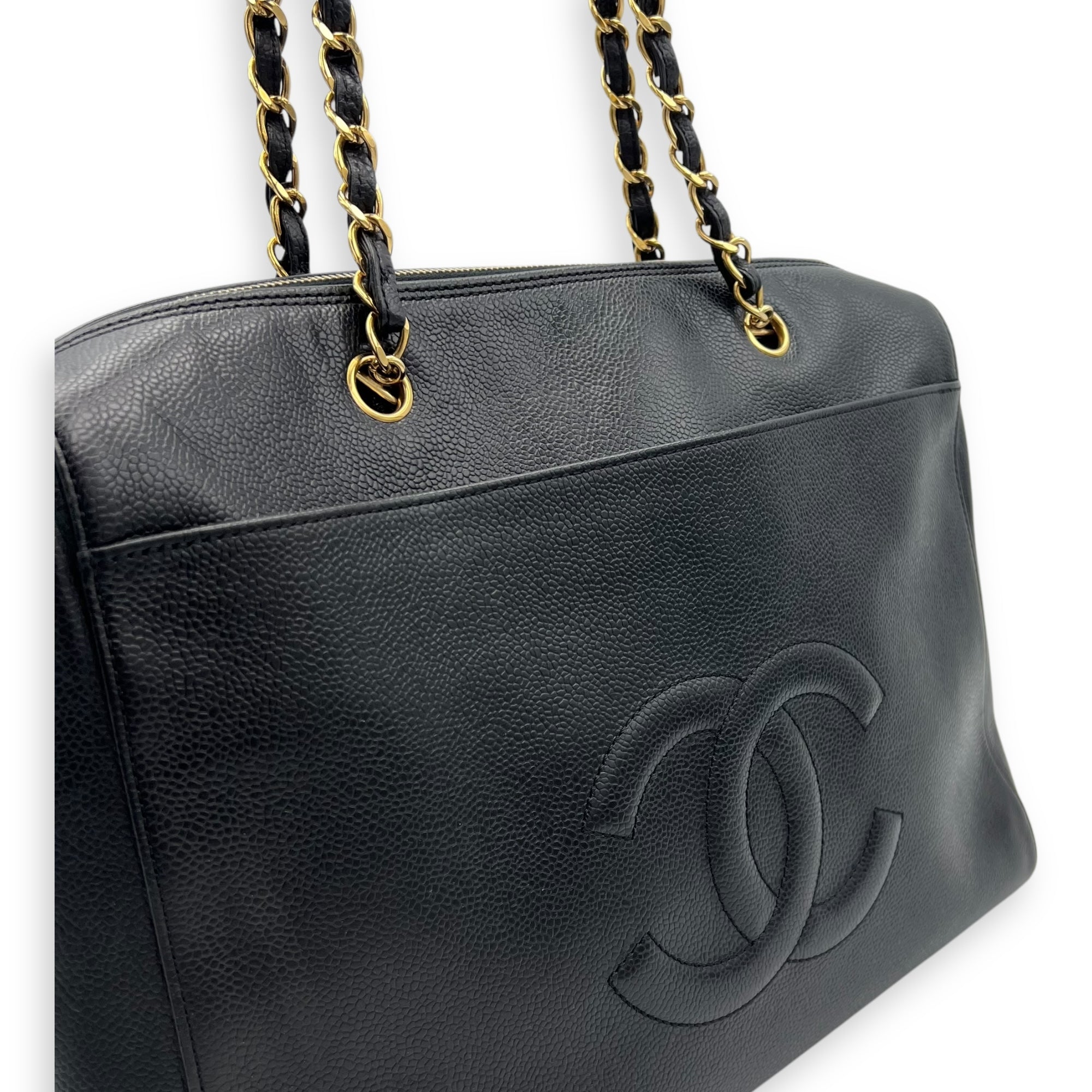 Chanel Vintage Shoulder Bag Black in Caviar Leather, Gold hardware_6