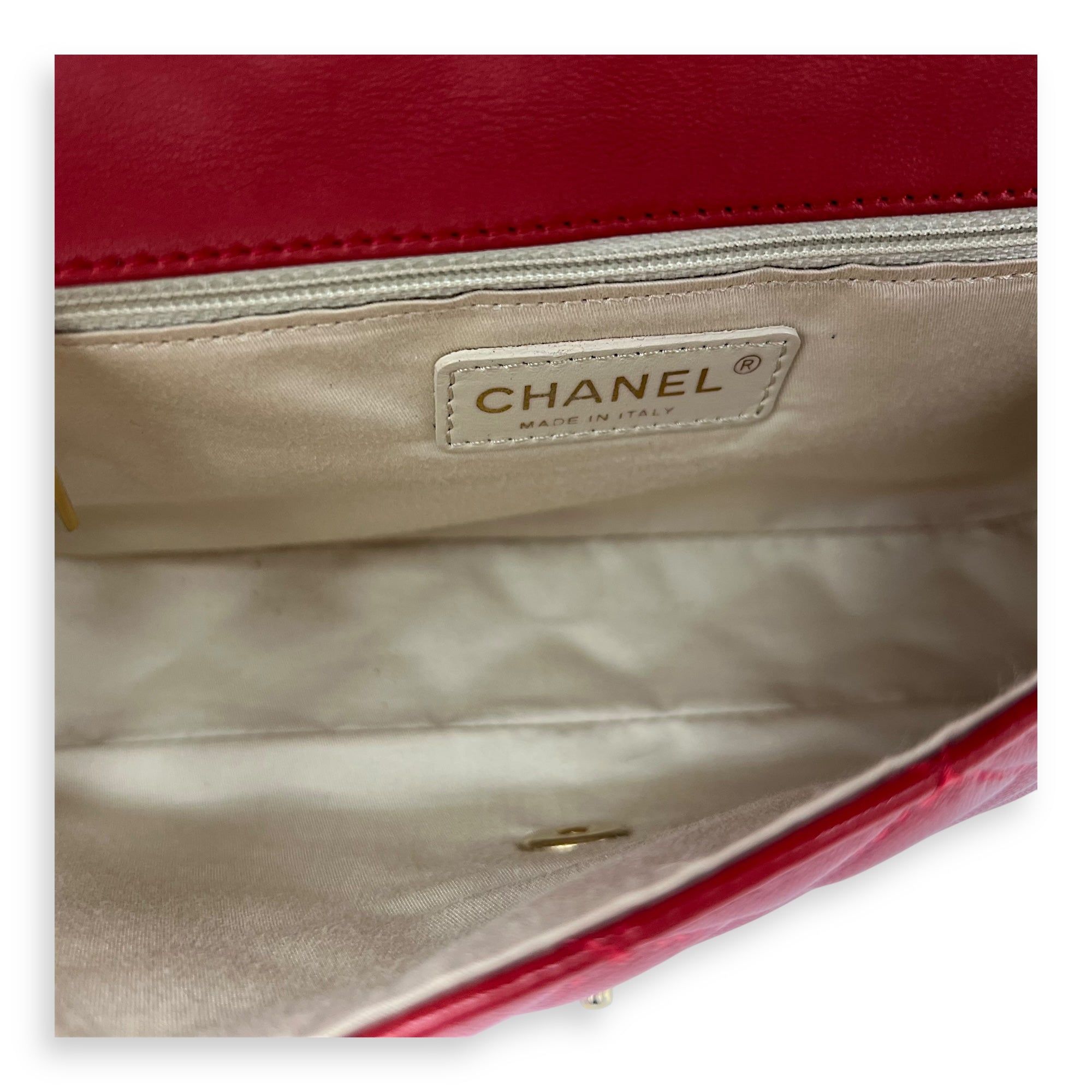 Chanel Cruise Charm Shoulder Bag Red in Lambskin, Gold hardware_6