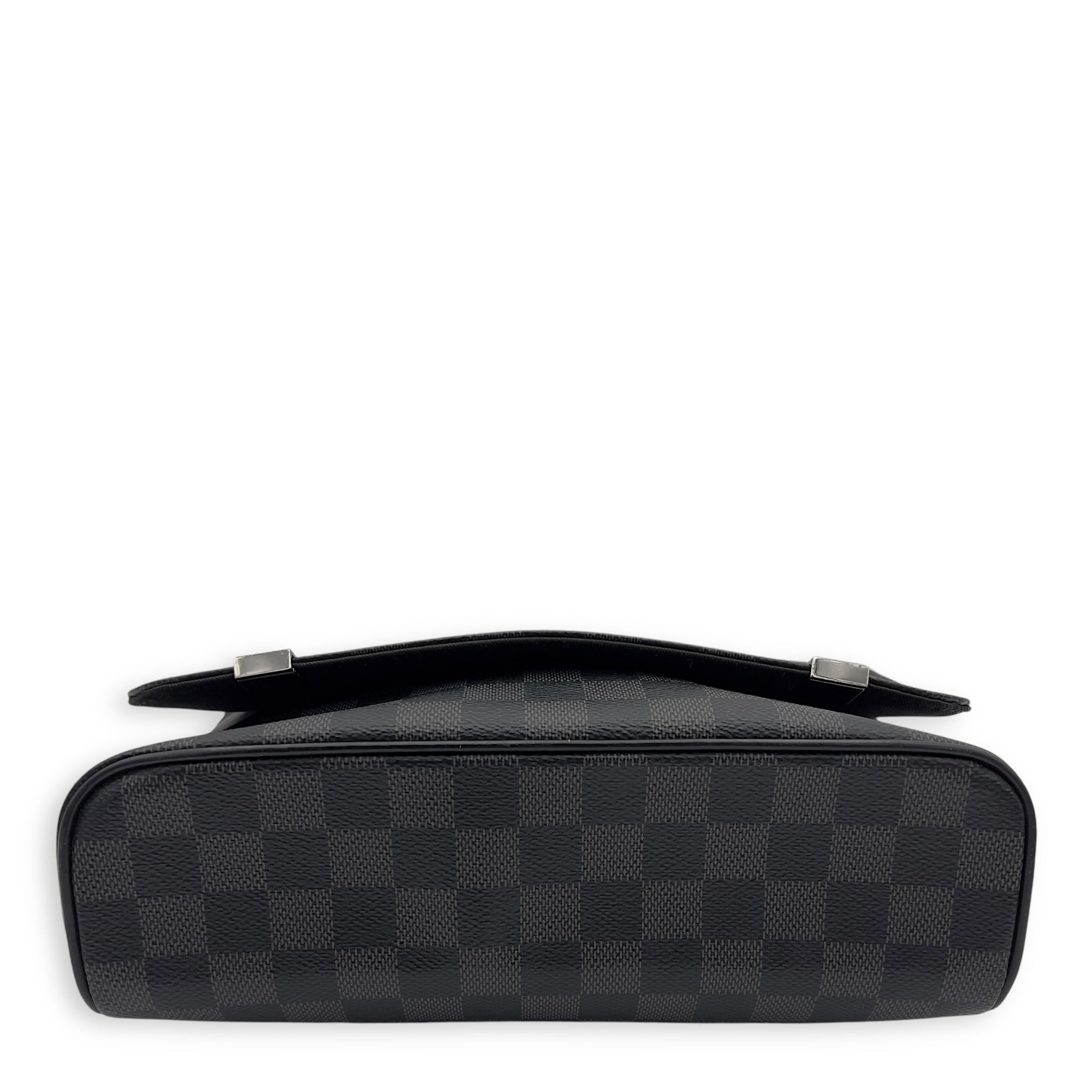 Louis Vuitton District Messenger Graphite in Coated Canvas, Silver hardware_10