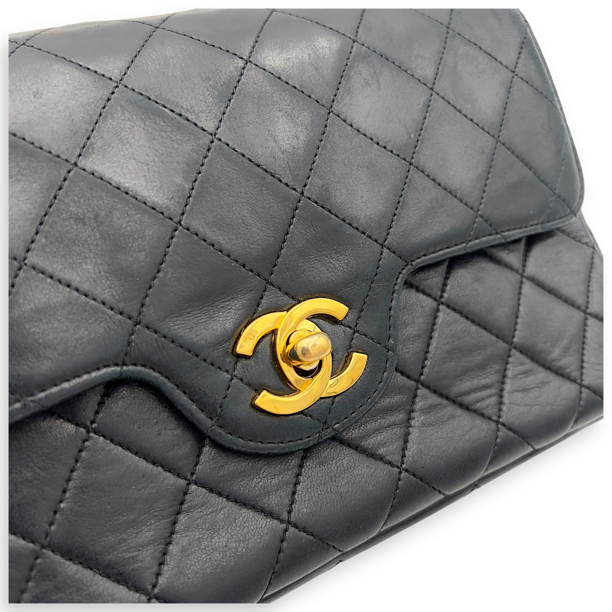 Chanel CC Flap Classic Vintage Shoulder Bag Black in Lambskin, Gold hardware_4