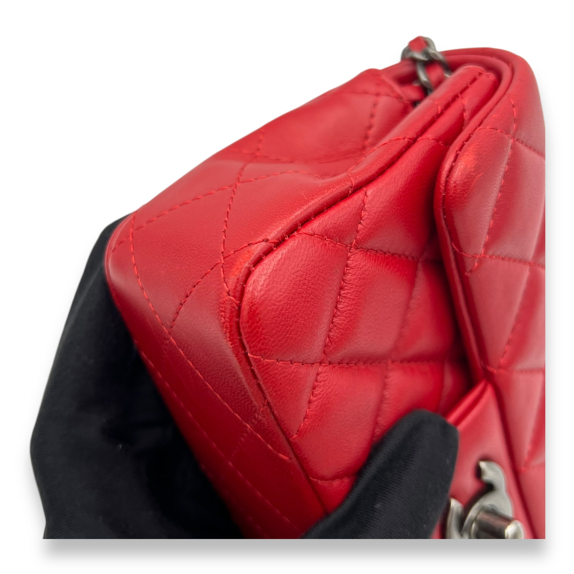 Chanel Classic Crossbody Bag Red in Lambskin, Ruthenium hardware_6
