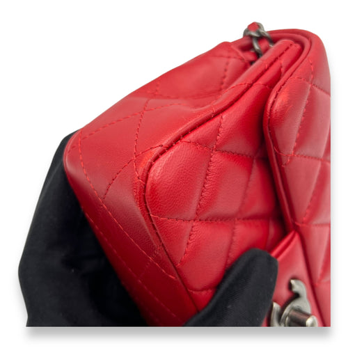 Chanel Classic Crossbody Bag Red in Lambskin, Ruthenium hardware_6