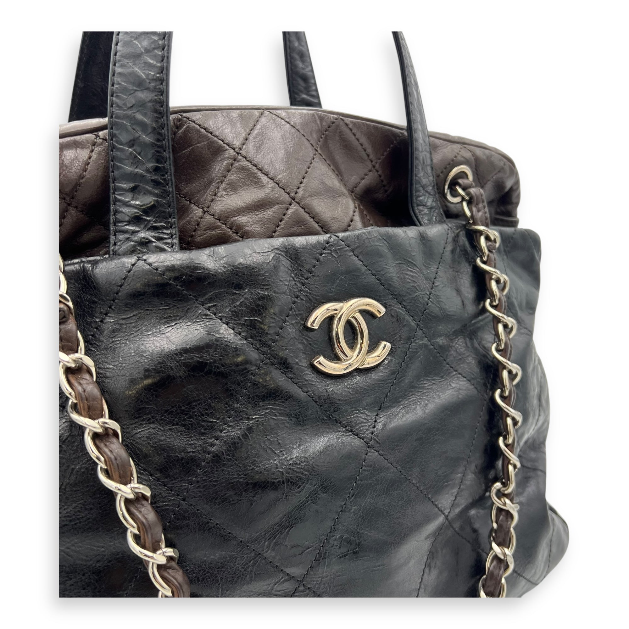Chanel 2 way bag Top Handle Bag Black in Calfskin, Gold hardware_6