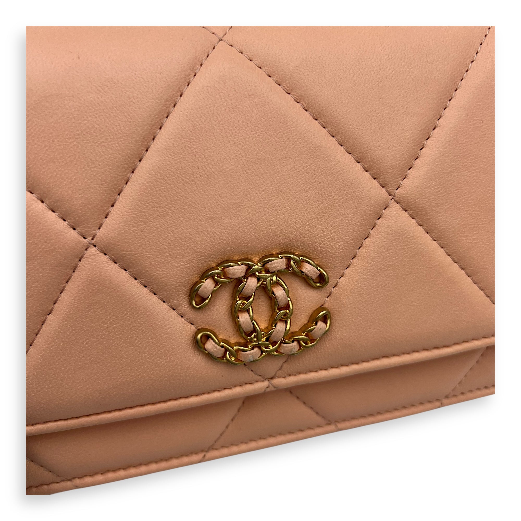 Chanel C19 Wallet On Chain Peach in Lambskin, Mixed hardware_10