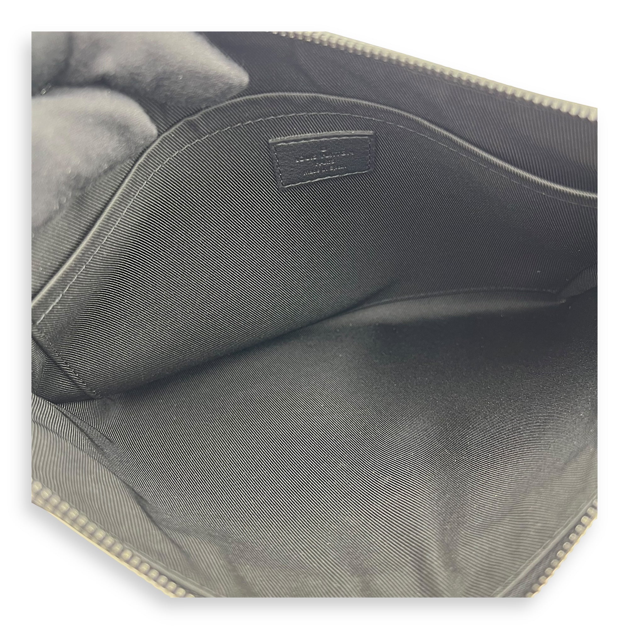 Louis Vuitton Logo Pouch Black in Calfskin, Lacquered Metal hardware_6