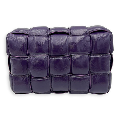Bottega Veneta Cassette Shoulder Bag Purple in Patent Leather, Gold hardware_2