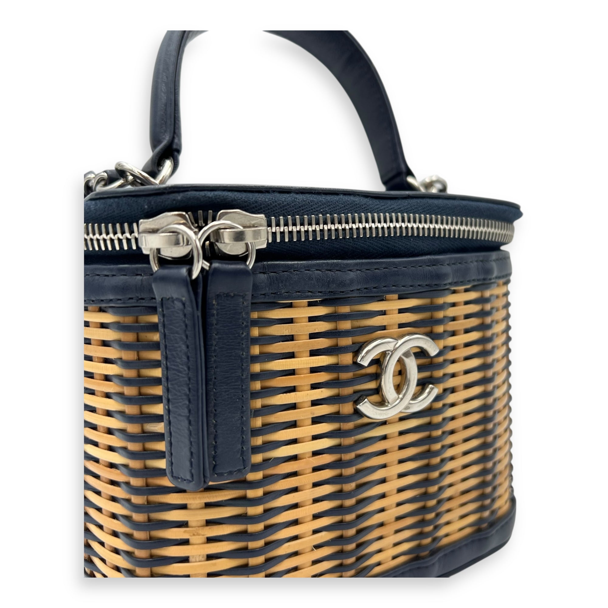 Chanel Vanity Crossbody Bag Blue in Rattan, Gold hardware_6