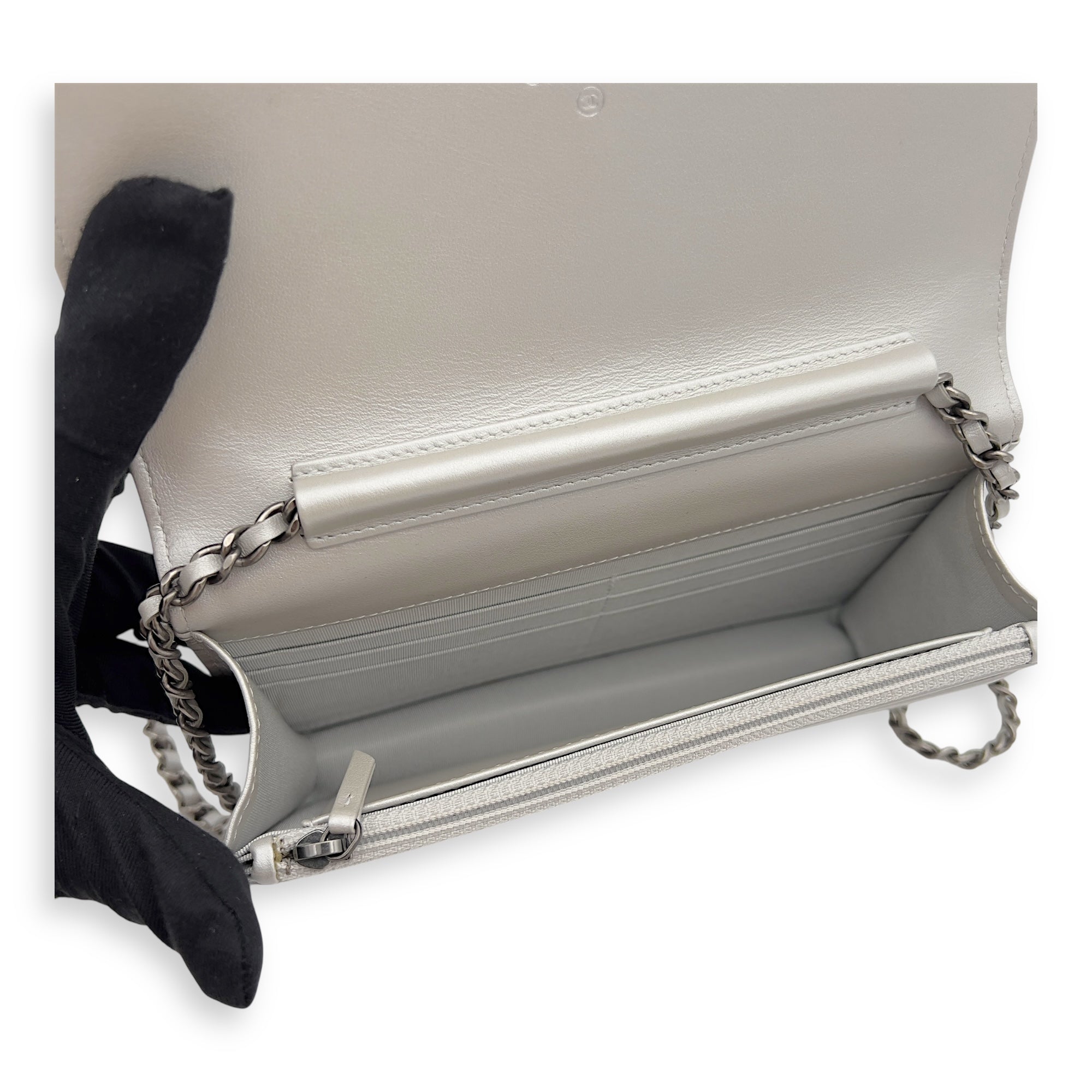 Chanel Gabrielle Wallet On Chain Pearly in Lambskin, Gold hardware_8