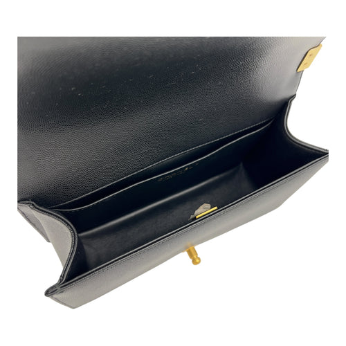 Chanel Boy Medium Black Shoulder Bag in Caviar Leather, Brushed Gold hardware_4