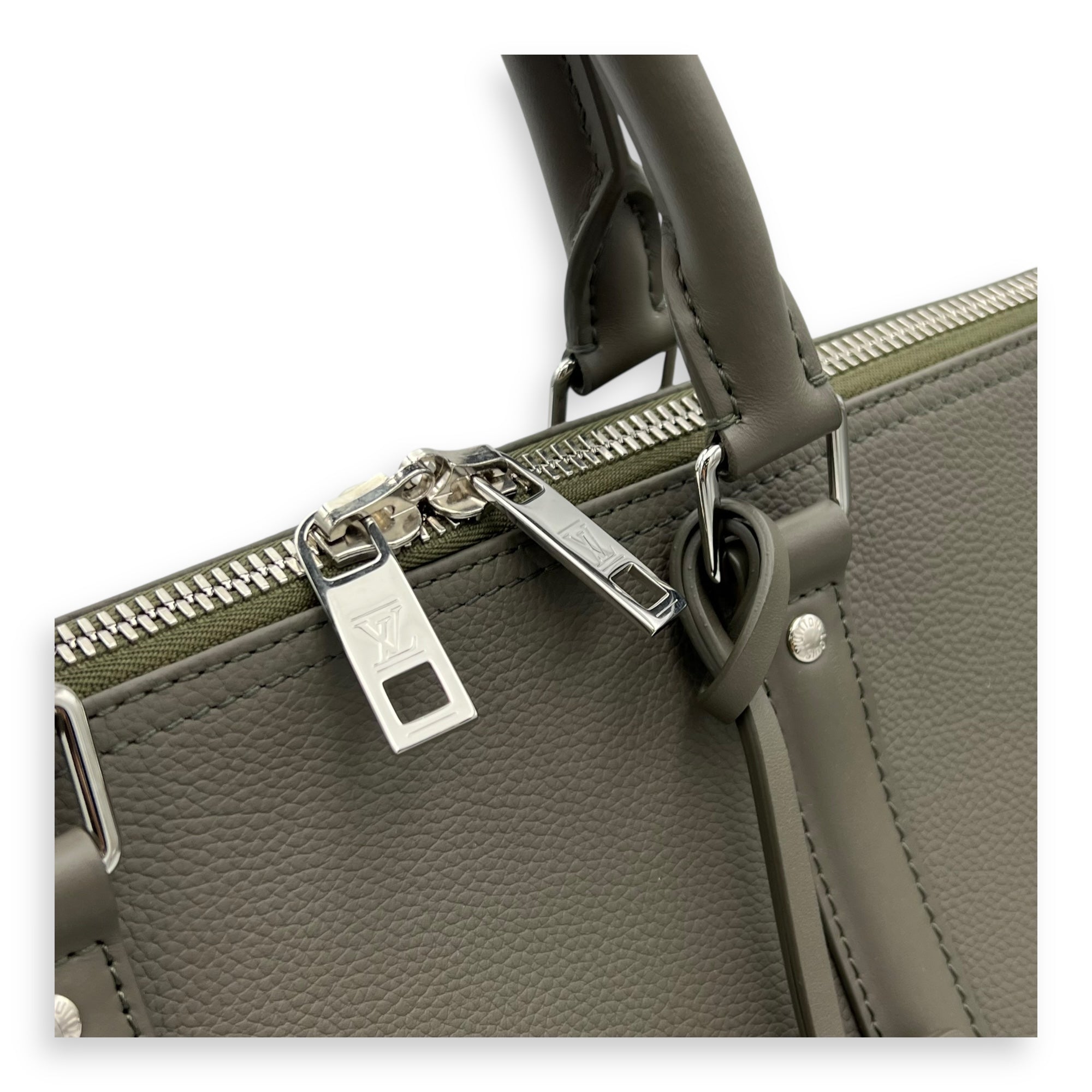 Louis Vuitton Keepall 50 Grey Top Handle Bag in Aerogram Leather, Silver hardware_6
