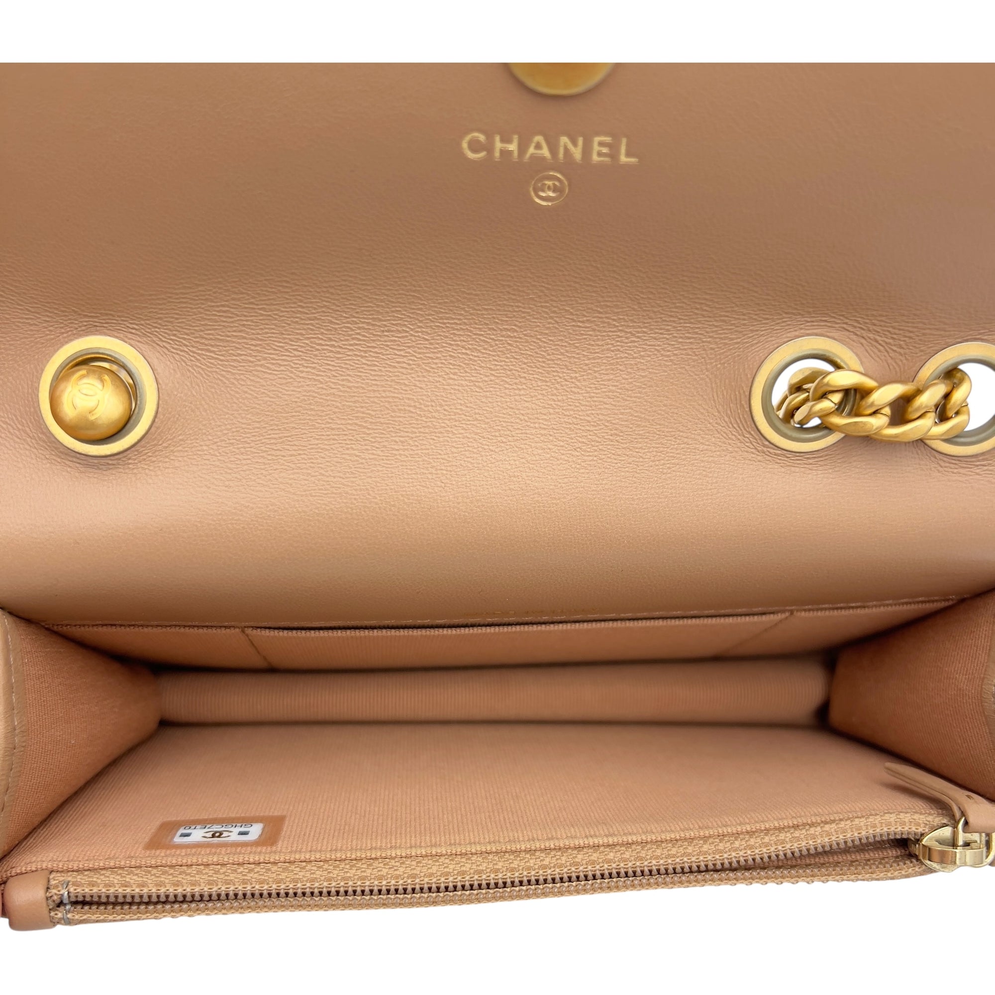Chanel CC Phone  Wallet On Chain Pink in Lambskin, Gold hardware_3