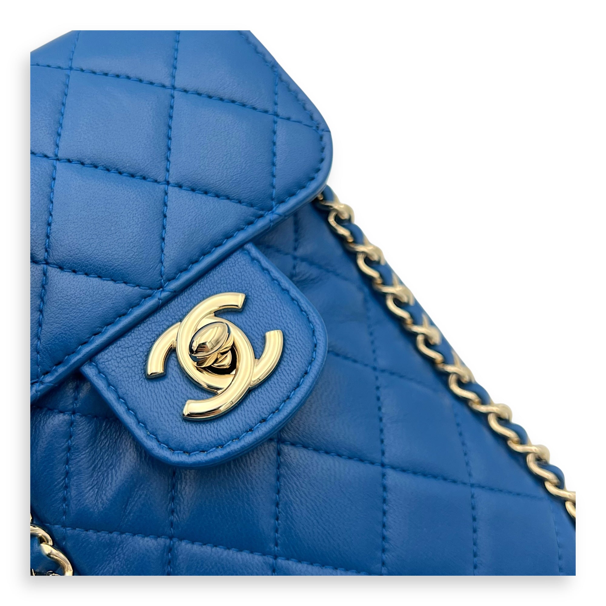 Chanel CC Pouch Blue in Lambskin, Gold hardware_6