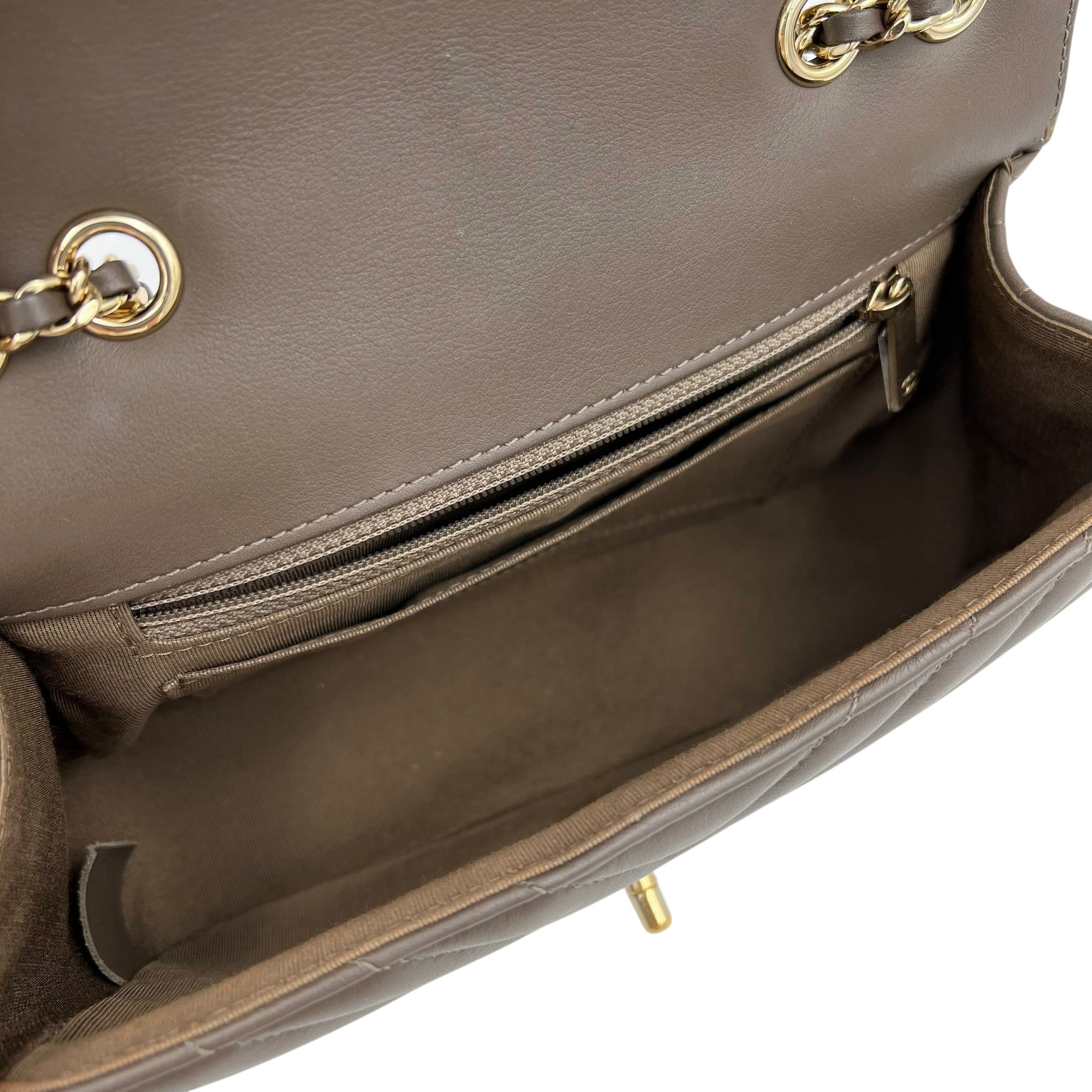 Chanel CC Chevron Brown Shoulder Bag in Calfskin, Gold hardware_6