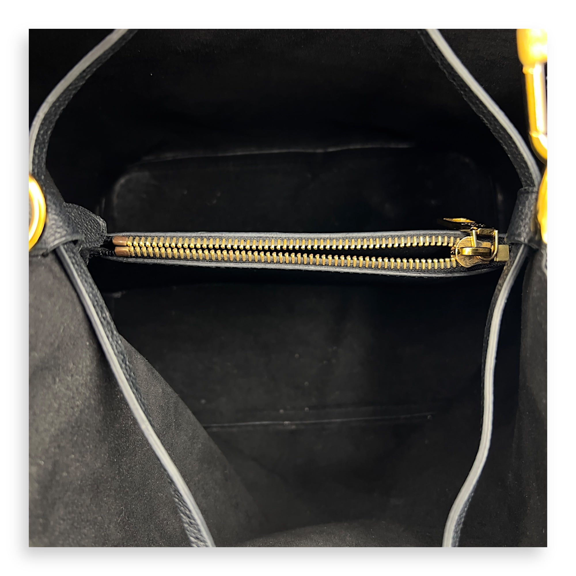 Louis Vuitton NeoNoe Bucket Bag MM Black in Empreinte Leather, Gold hardware_6