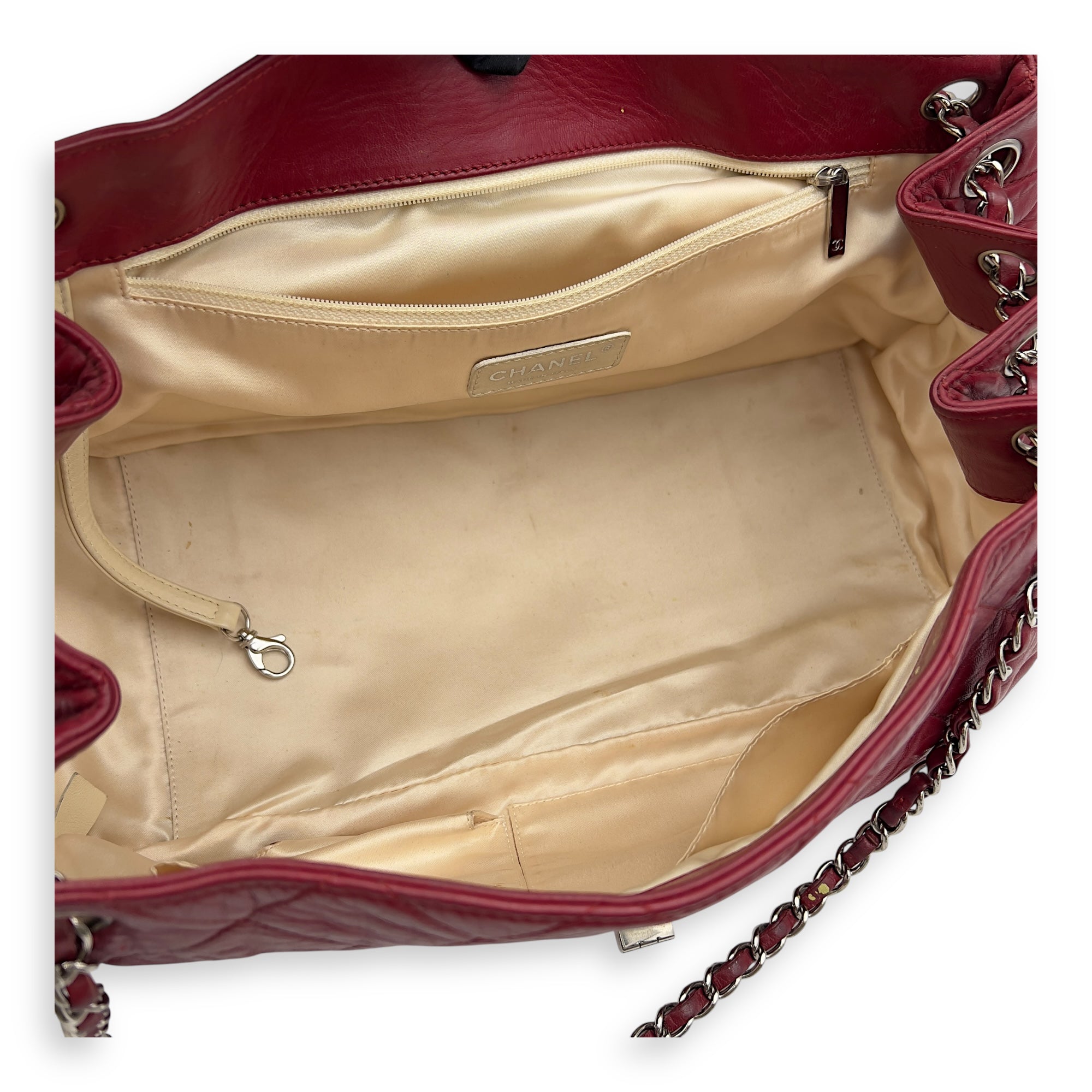 Chanel East West Shoulder Bag Red in Calfskin, Silver hardware_3