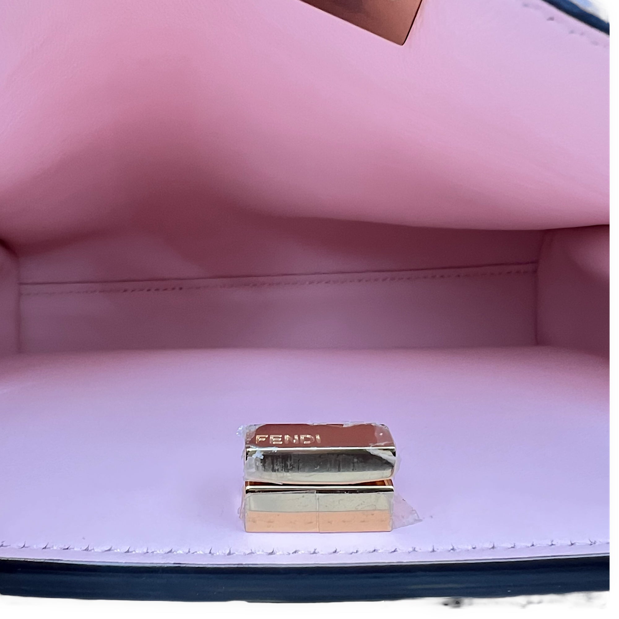 Fendi Peekaboo Top Handle Bag Essentially Beige in Calfskin, Gold hardware_6
