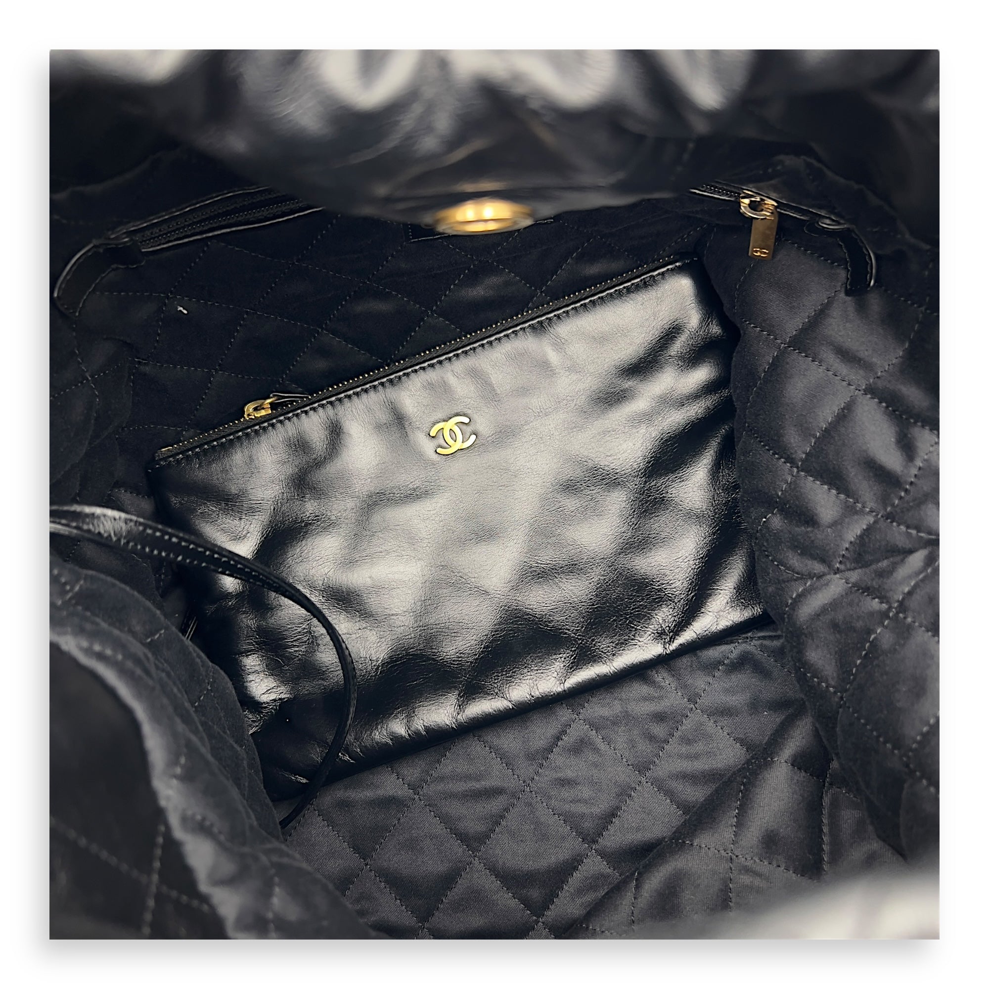 Chanel 22 Tote Shoulder Bag Medium Black in Calfskin, Gold hardware_4