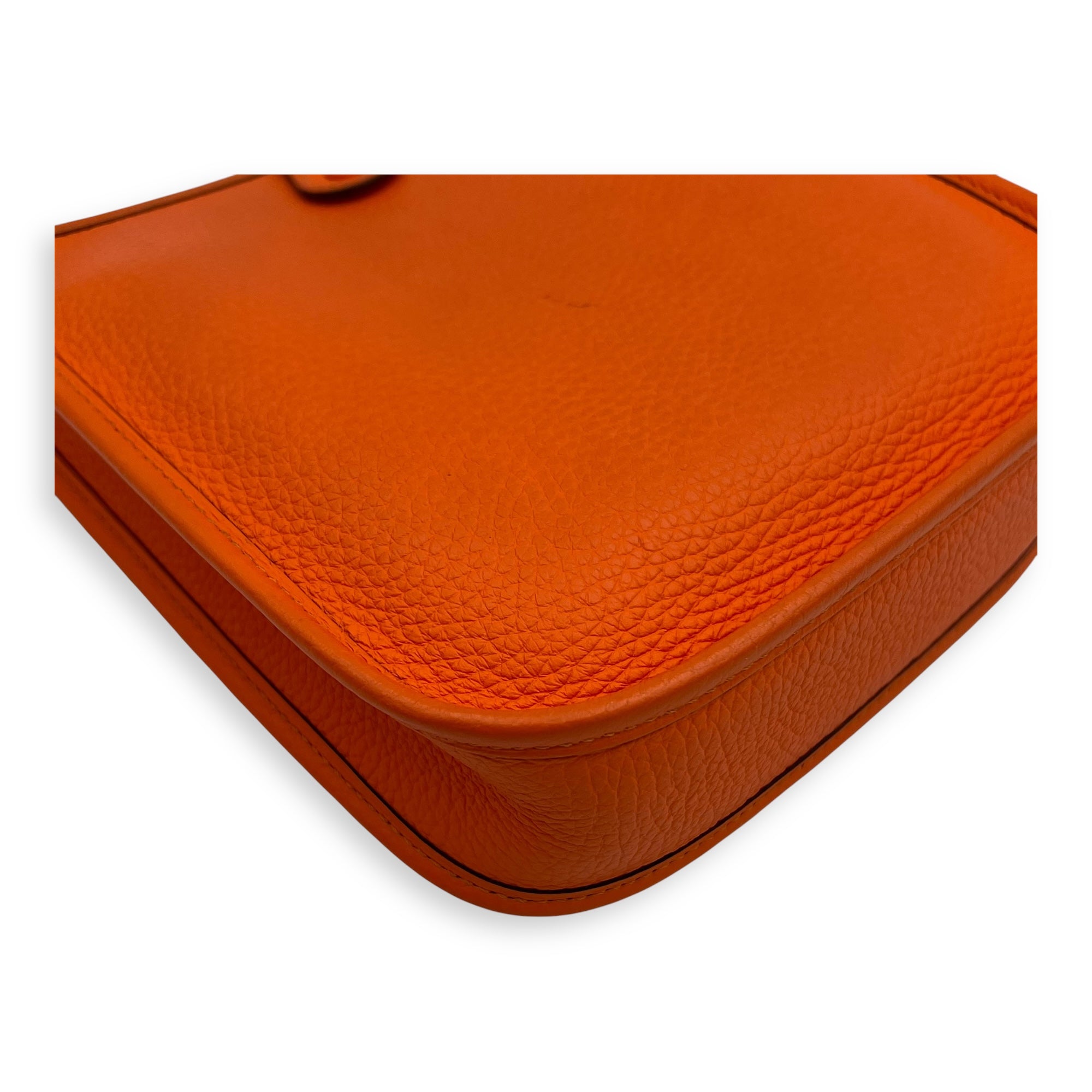 Hermès Evelyne Orange in Clemence, Gold hardware_9