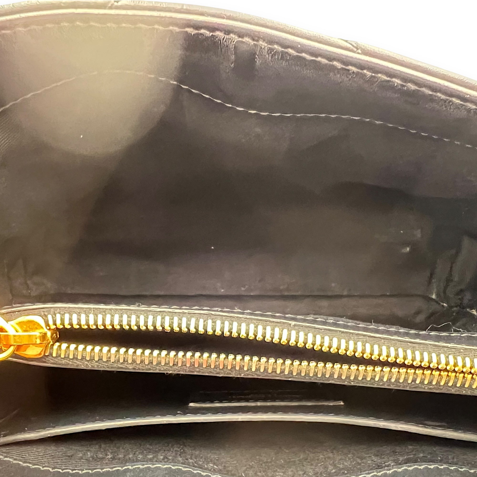 Saint Laurent Loulou Small Black Shoulder Bag in Calfskin, Gold hardware_6