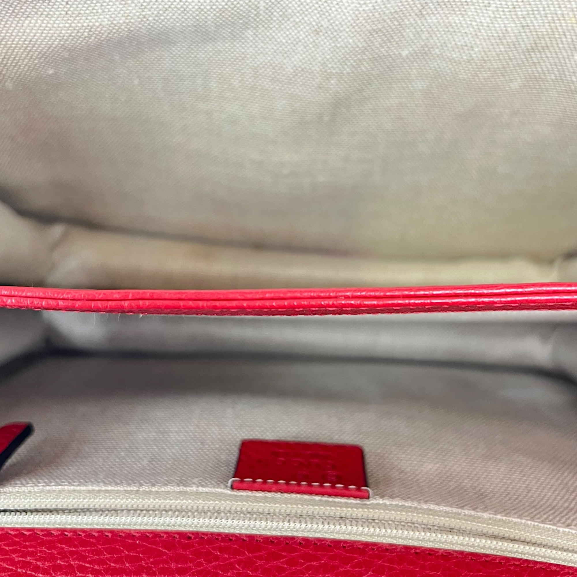 Gucci Interlocking G Shoulder Bag Red in Calfskin, Gold hardware_6