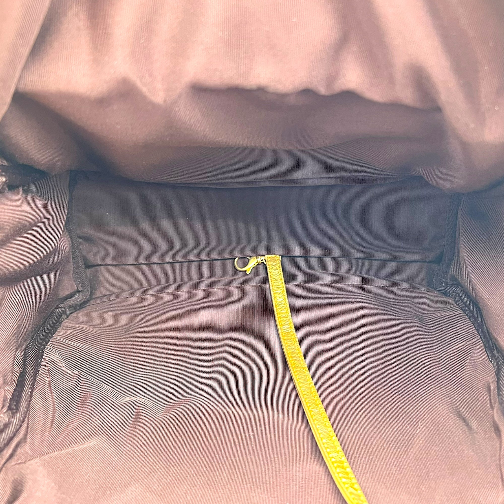 Chanel Grafitti Backpack Gold in Canvas, Gold hardware_6