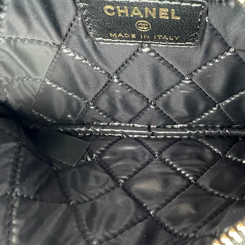 Chanel CC Pouch Black in Lambskin, Gold hardware_6