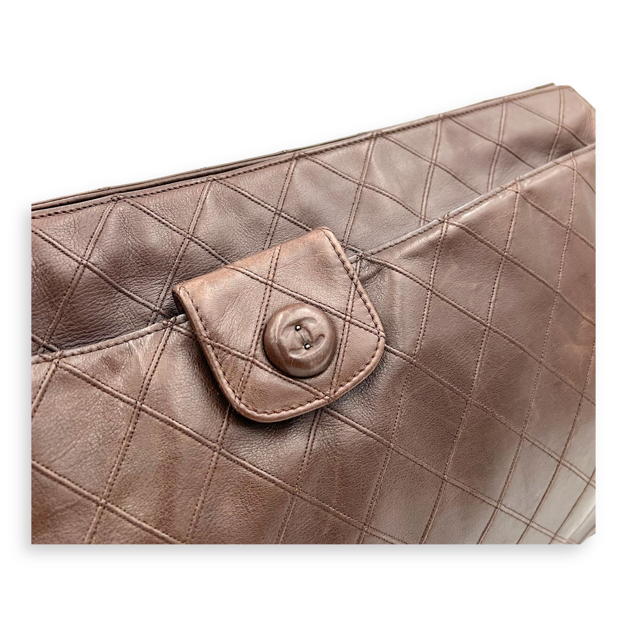 Chanel Vintage Pouch Brown in Calfskin, Antique Brass hardware_6
